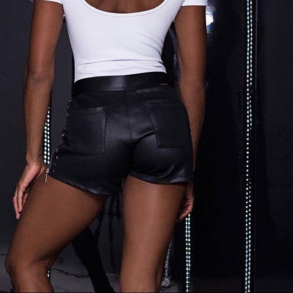 LABELLAMAFIA BLACK SHORT - Picture 2 of 6